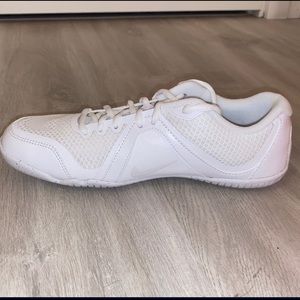 Nike Cheer Scorpion White/White/Pure Platinum Women's Cross Training Shoes